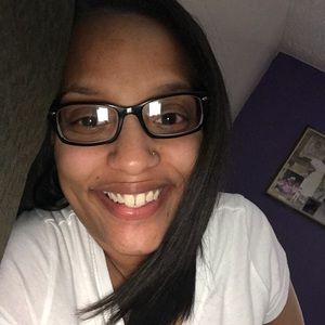 Meet your Posher, Dee